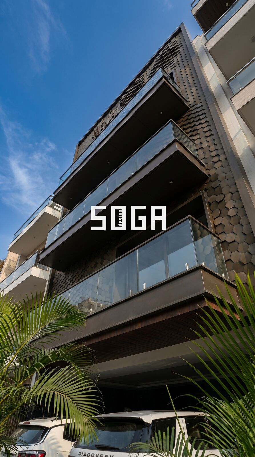 How SOGA 3D Block Facade Panels Are Manufactured: Folding, Depth Tolerance and Rigidity 6 Oblique view along a 3D block facade showing panel flatness held across the plane of the elevation