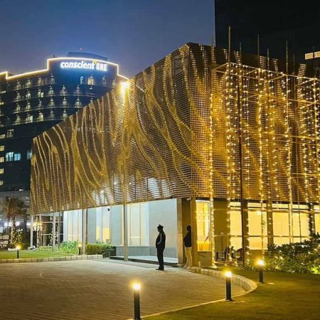 Yashika | Coin Facade