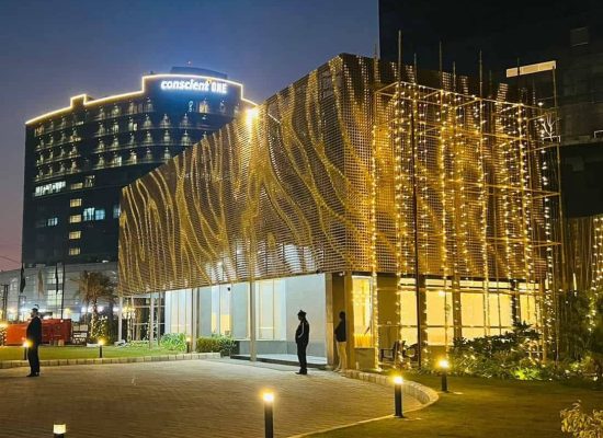 Yashika | Coin Facade